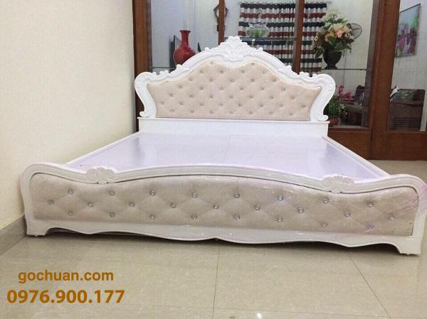 mẫu giường ngủ cổ điển màu trắng đẹp